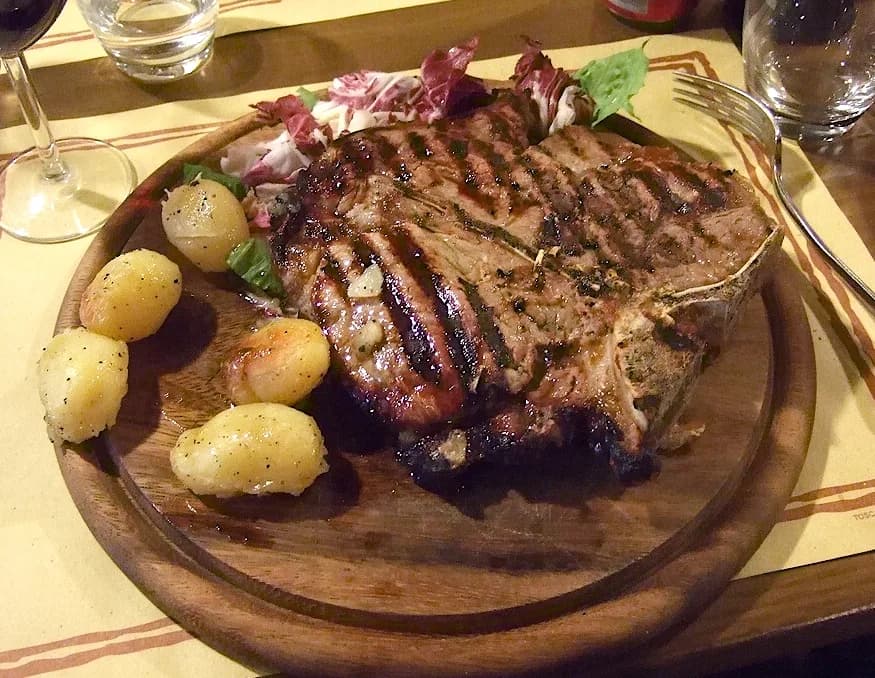 Bistecca alla Fiorentina — traditional Italy dish