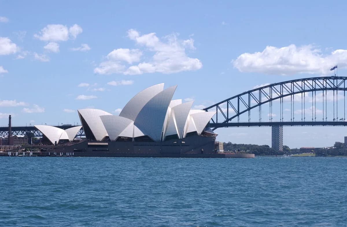 Oceania travel guide — countries, landmarks and food