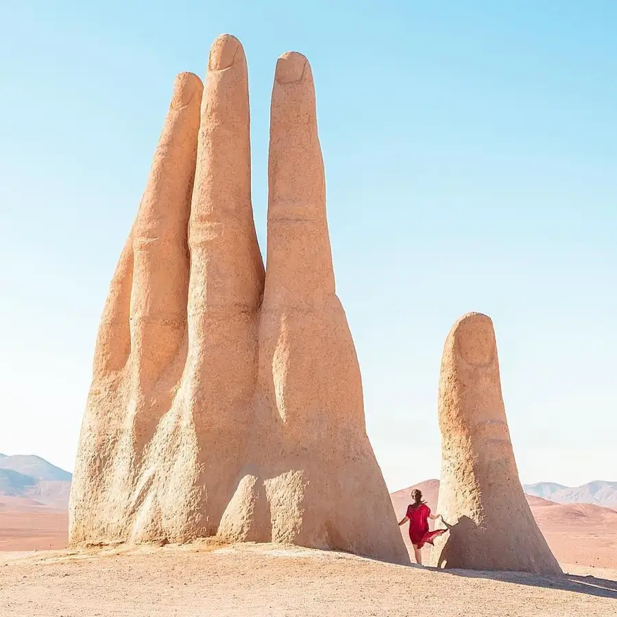 Hand of the Desert (Mano del Desierto) in Chile — photo 2