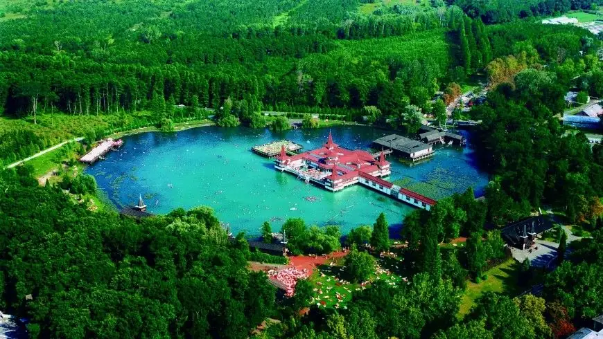 Lake Hévíz in Hungary — photo 4