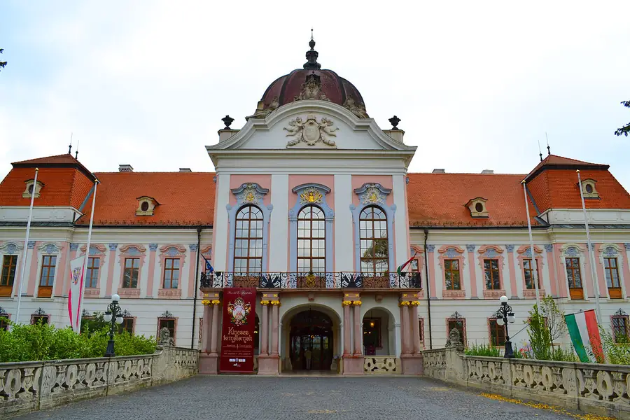 Royal Palace of Gödöllő in Hungary — photo 2