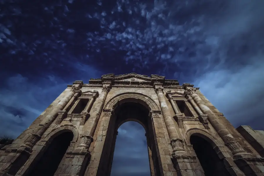 Hadrian’s Arch in Jordan — photo 2