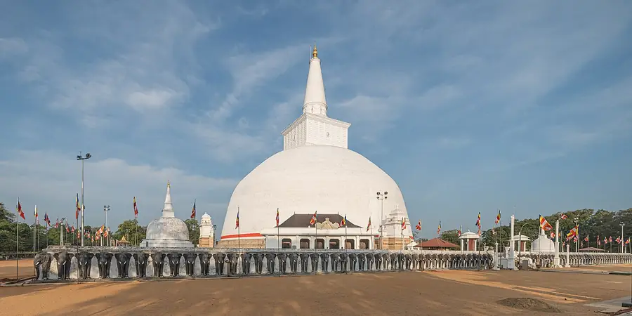 Ruwanwelisaya in Sri Lanka — photo 2