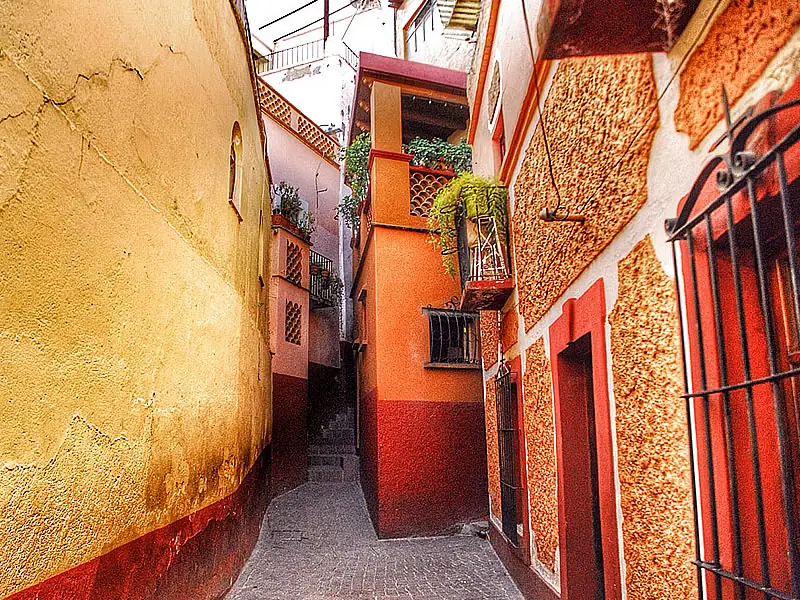 Callejón del Beso in Mexico — photo 5