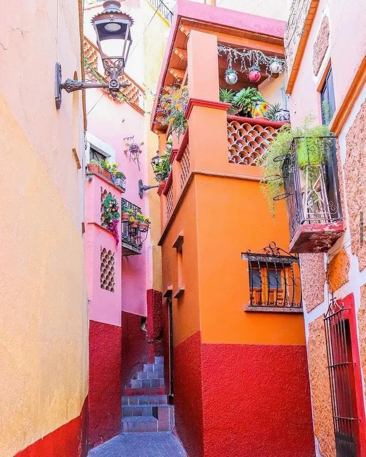 Callejón del Beso in Mexico — photo 6