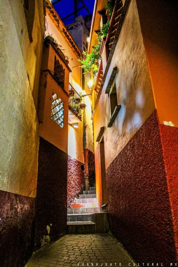 Callejón del Beso in Mexico — photo 7