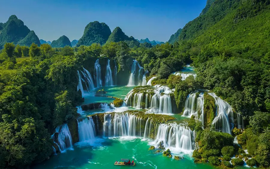 Ban Gioc Waterfall in Vietnam — photo 2